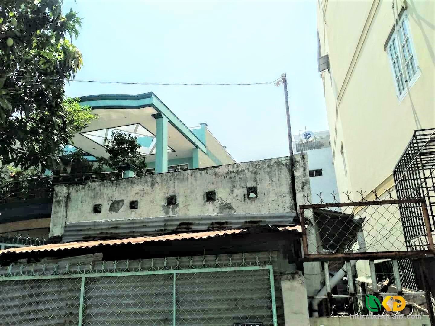 Bán nhà nát hẻm đường Trần Văn Khánh Quận 7
